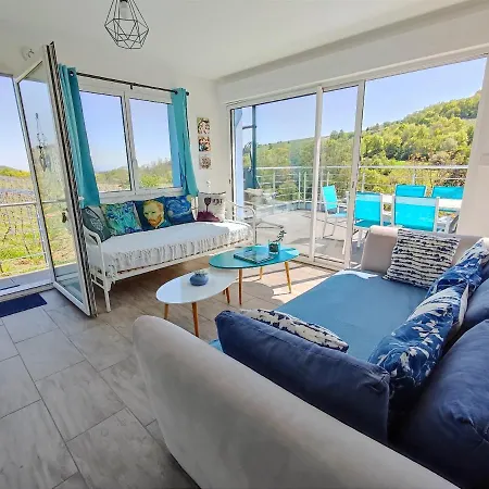 Janea Big Blue House Reichsfeld