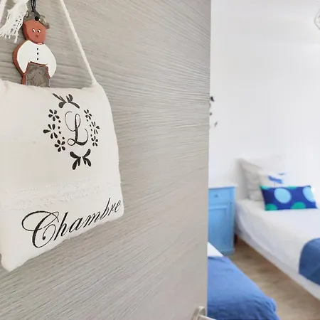 Janea Big Blue House *