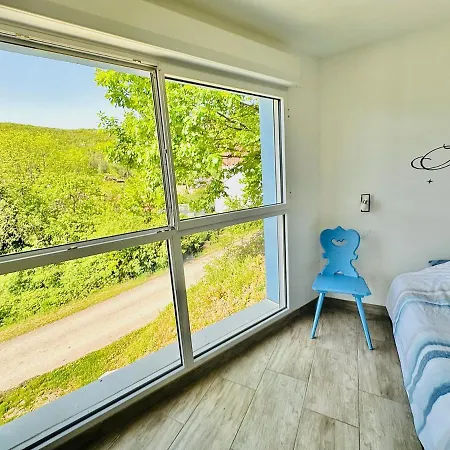 Janea Big Blue House Reichsfeld