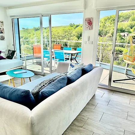 Janea Big Blue House *