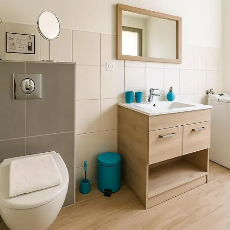 Janea Big Blue House Reichsfeld